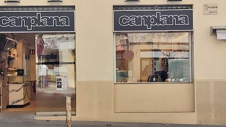 Fotografia tomada fuera de Can Plana - Pastisseria en Sant Feliu de Llobregat, Barcelona