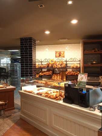 Fotografia tomada fuera de Can Plana - Panadería en Sant Feliu de Llobregat, Barcelona