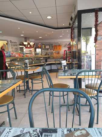 Fotografia tomada fuera de Can Solé Cafeteria - Cafetería en Olesa de Montserrat, Barcelona