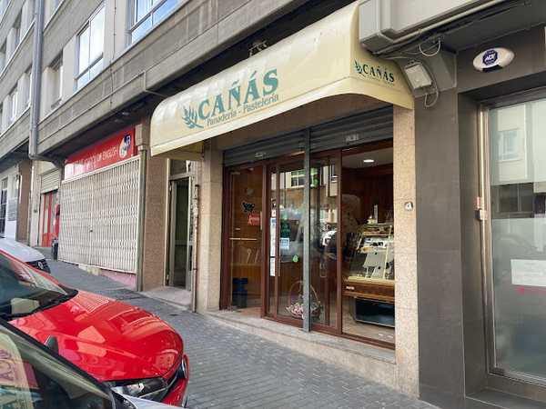 Fotografia tomada fuera de Cañás - Panadería en Cambre, A Coruña