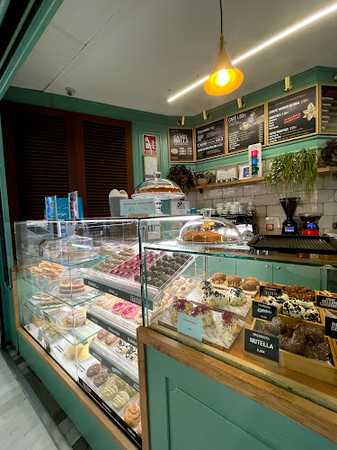 Fotografia tomada fuera de Canel Rolls La Vaguada - Cafetería en Madrid, Madrid