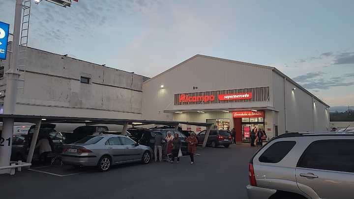 Fotografia tomada fuera de Alcampo - Supermercado en Hernani, Gipuzkoa