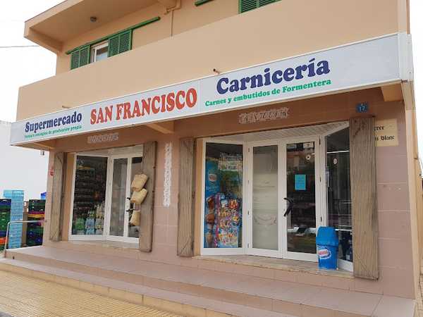 Fotografia tomada fuera de Carnicería Supermercado Sant Francesc - Supermercat en Sant Francesc Xavier, Baleares