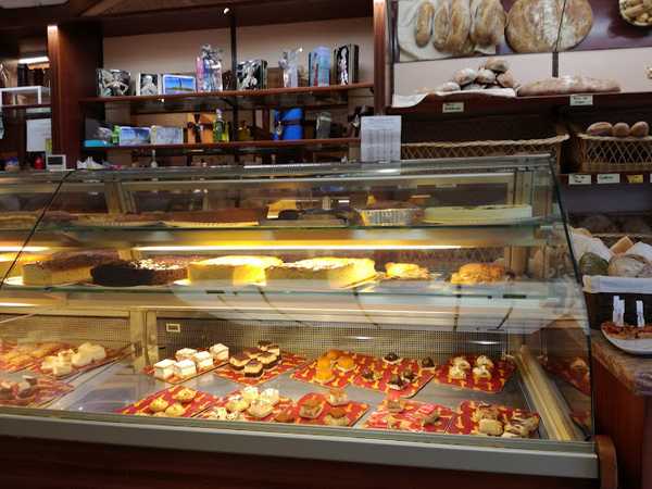 Fotografia tomada fuera de Carnoedo - Panadería en Fonteculler, A Coruña