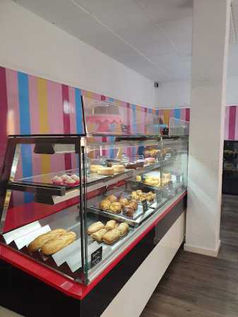 Fotografia tomada fuera de Carol Cafeteria - cafeterías en Figueres, Girona