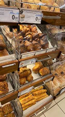 Fotografia tomada fuera de Carrefour - Hipermercat en Sant Pere Molanta, Barcelona