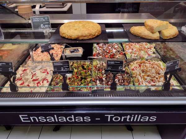 Fotografia tomada fuera de Carrefour - Hipermercado en Úbeda, Jaén