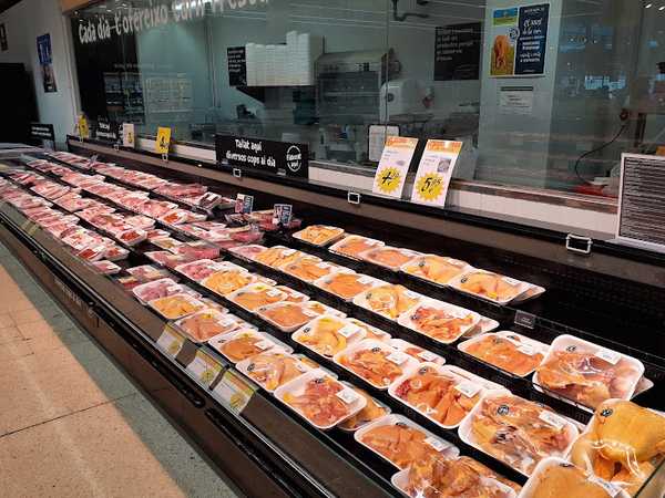 Fotografia tomada fuera de Carrefour Market - Supermercado en Igualada, Barcelona
