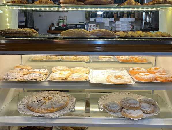 Fotografia tomada fuera de Cas Sucrer - Carrer Nou - Cake shop en Es Mercadal, Baleares