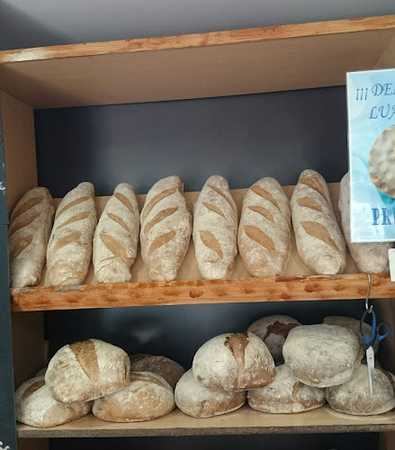 Fotografia tomada fuera de Casa Breogán - Tienda de alimentación en Madrid, Madrid