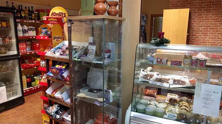 Fotografia tomada fuera de Casa Guri - Tienda de alimentación en Arnedillo, La Rioja