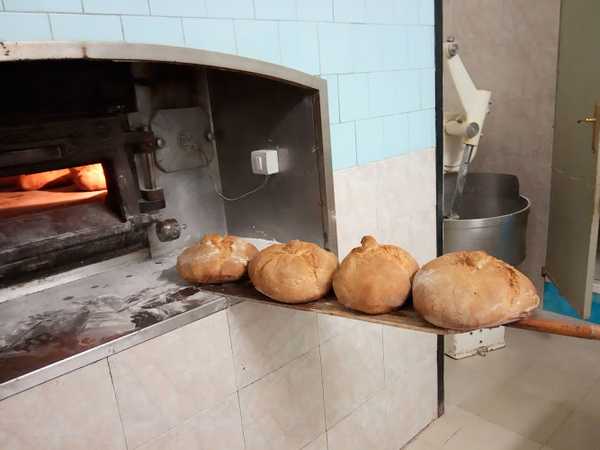 Fotografia tomada fuera de Casa Lancarao - Panadería en Castroverde, Lugo