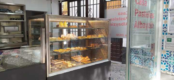Fotografia tomada fuera de Casa Pasteles Albayzin - Cake shop en Granada, Granada