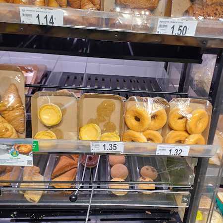 Fotografia tomada fuera de Alcampo Supermercado - Supermercado en San Martín del Rey Aurelio, Asturias