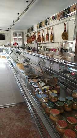 Fotografia tomada fuera de Casa Tomillo - Tienda de alimentación en Villares del Saz, Cuenca