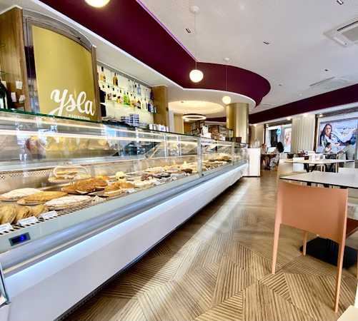 Fotografia tomada fuera de Casa Ysla Pastelería-Cafetería / Piononos - Pastelería en Granada, Granada