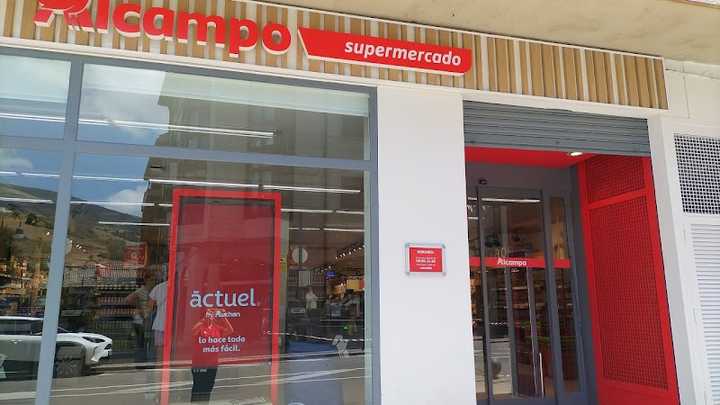 Fotografia tomada fuera de Alcampo Supermercado - Supermarché en Cangas del Narcea, Asturias