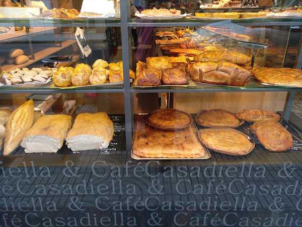 Fotografia tomada fuera de Casadiella & cafe - Panadería en Oviedo, Asturias