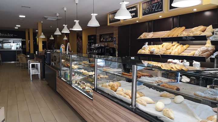 Fotografia tomada fuera de Cassani Panadería Pastelería Puente Genil - Panadería en Puente Genil, Córdoba