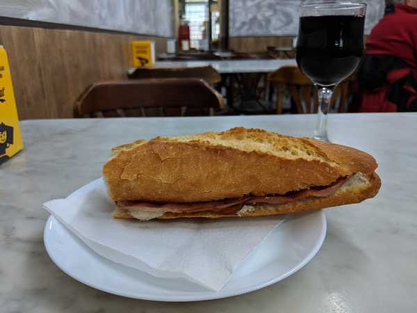 Fotografia tomada fuera de César Díaz - cafeterías en Òrrius, Barcelona