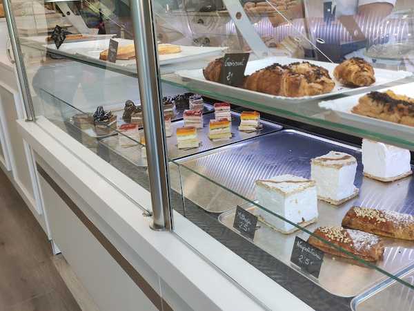 Fotografia tomada fuera de Aleiro Pastelería Artesana - Panadería en Colmenar Viejo, Madrid