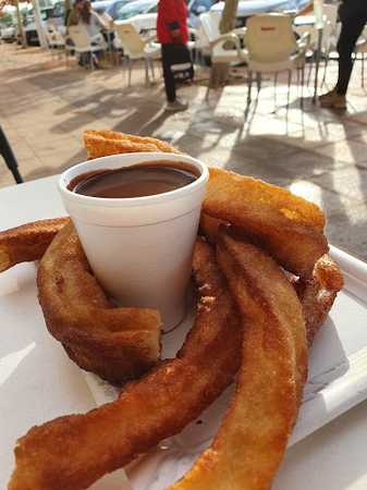Fotografia tomada fuera de Churrería cafetería La Pilarica - Churreria en Santa Pola, Alicante