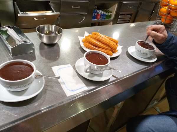 Fotografia tomada fuera de Churrería JF - cafeterías en O Burgo, A Coruña