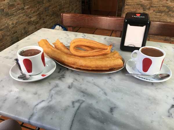 Fotografia tomada fuera de Churreria Los Cuñados - Churrería en Madrid, Madrid