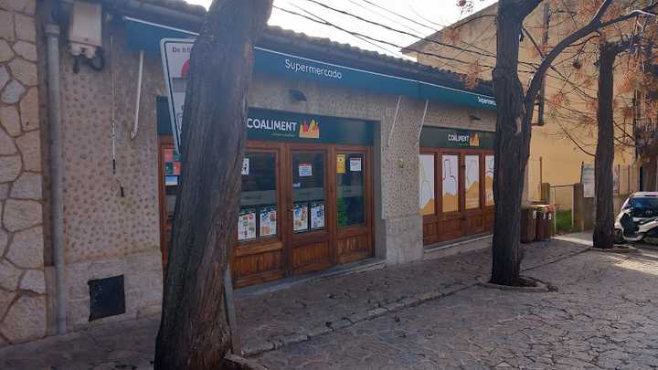 Fotografia tomada fuera de Coaliment - Supermercado en Valldemossa, Baleares