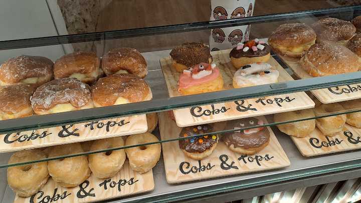 Fotografia tomada fuera de Cobs & Tops - Terrassa - Tienda de donuts en Terrassa, Barcelona