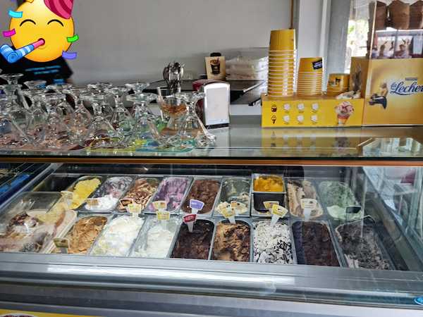 Fotografia tomada fuera de Coctelería Hamburguesería Oasis - bares en Las Palmas, Las Palmas