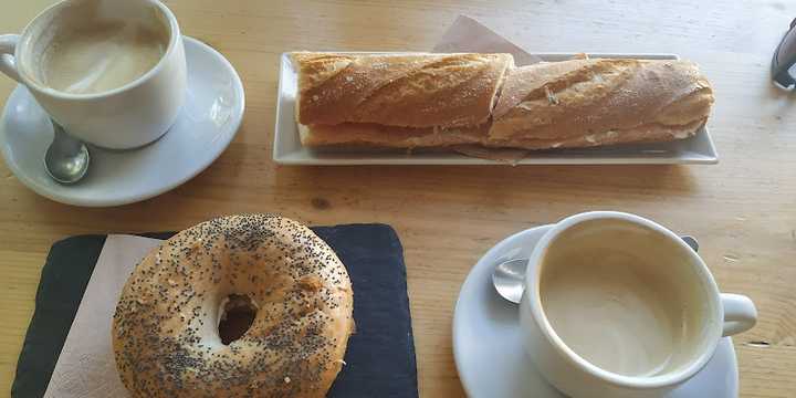 Fotografia tomada fuera de coffee point - cafeterías en Olot, Girona