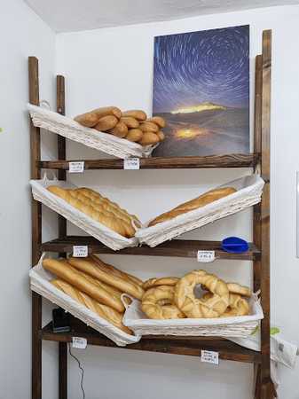 Fotografia tomada fuera de Colmado en ca el Pelle - Tienda de alimentación en Hita, Guadalajara