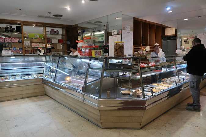 Fotografia tomada fuera de Comes Pastisseria I Forn SL - Pastelería en L'Eliana, Valencia