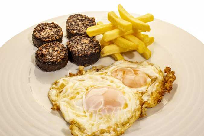 Fotografia tomada fuera de Complejo Tudanca (Cafetería- Self Service) - Parada para camiones en Aranda de Duero, Burgos