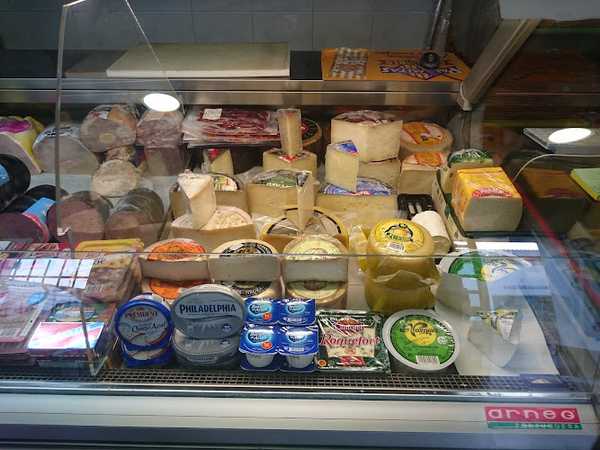 Fotografia tomada fuera de Alimentación Carlos Martin - Tienda de alimentación en Minas de Riotinto, Huelva