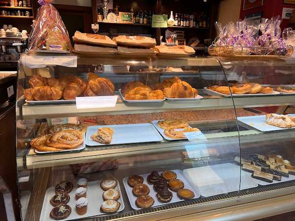 Fotografia tomada fuera de Confitería - Restaurante La Tevergana - restaurantes en San Martín, Asturias
