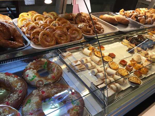 Fotografia tomada fuera de Confiteria Ávila - Pastelería en Málaga, Málaga