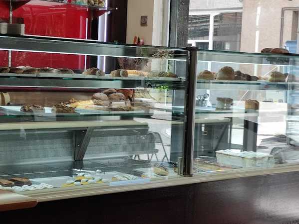 Fotografia tomada fuera de Confitería Belén - Pastelería en El Entrego, Asturias