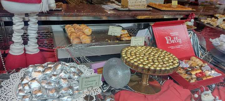 Fotografia tomada fuera de Confitería Betty - Pastelería en Langreo, Asturias