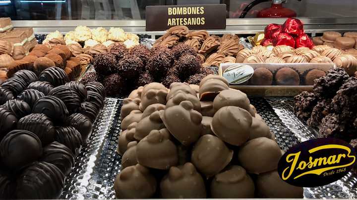 Fotografia tomada fuera de Confitería Bombonería Josmar - Pastelería en Avilés, Asturias
