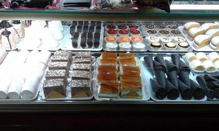 Fotografia tomada fuera de Confitería Capri - Forn de pa en Alcoy, Alicante