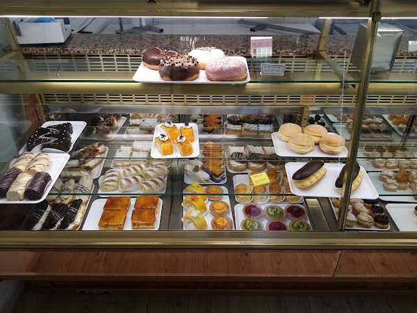 Fotografia tomada fuera de Confitería Carolina - Pastelería en Ponferrada, León