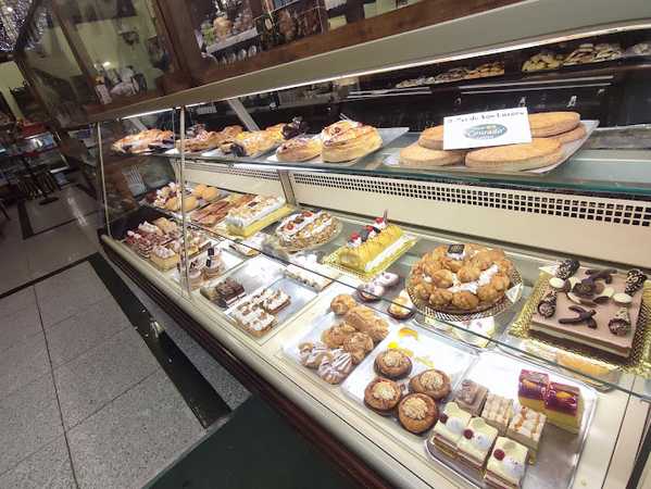 Fotografia tomada fuera de Confitería Conrado - Pastelería en La Bañeza, León