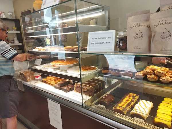 Fotografia tomada fuera de Confiteria El Fito - Pastelería en Llanes, Asturias