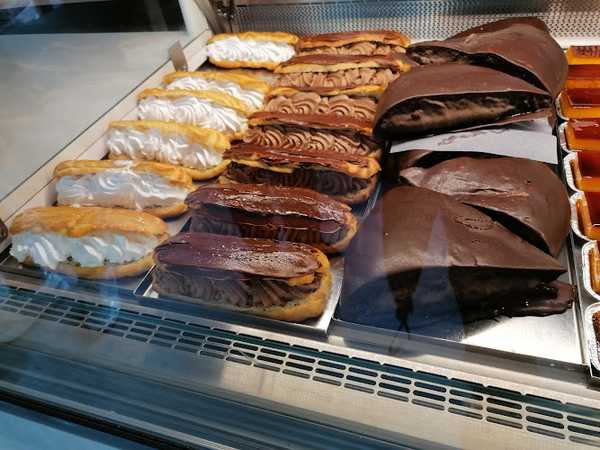 Fotografia tomada fuera de Confitería Hierro - Pastelería en Almonte, Huelva