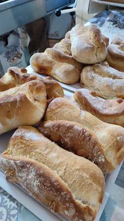 Fotografia tomada fuera de Confiteria Imperial - Pastelería en Lugones, Asturias