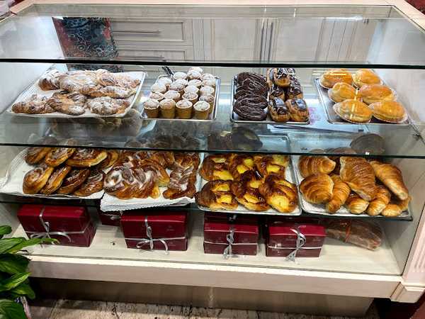Fotografia tomada fuera de Confitería Jarama - Pastelería en Oviedo, Asturias