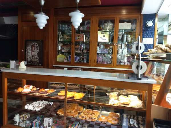Fotografia tomada fuera de Confitería La Deliciosa - cafeterías en Ciudad Real, Ciudad Real
