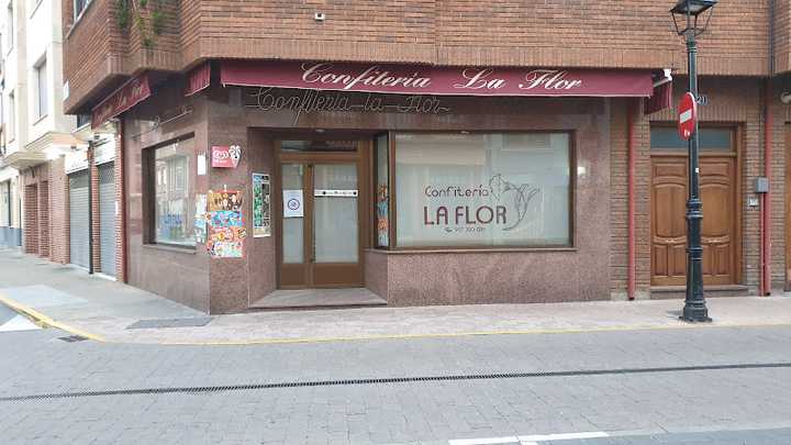 Fotografia tomada fuera de Confitería la Flor - Pastelería en Santa María del Páramo, León